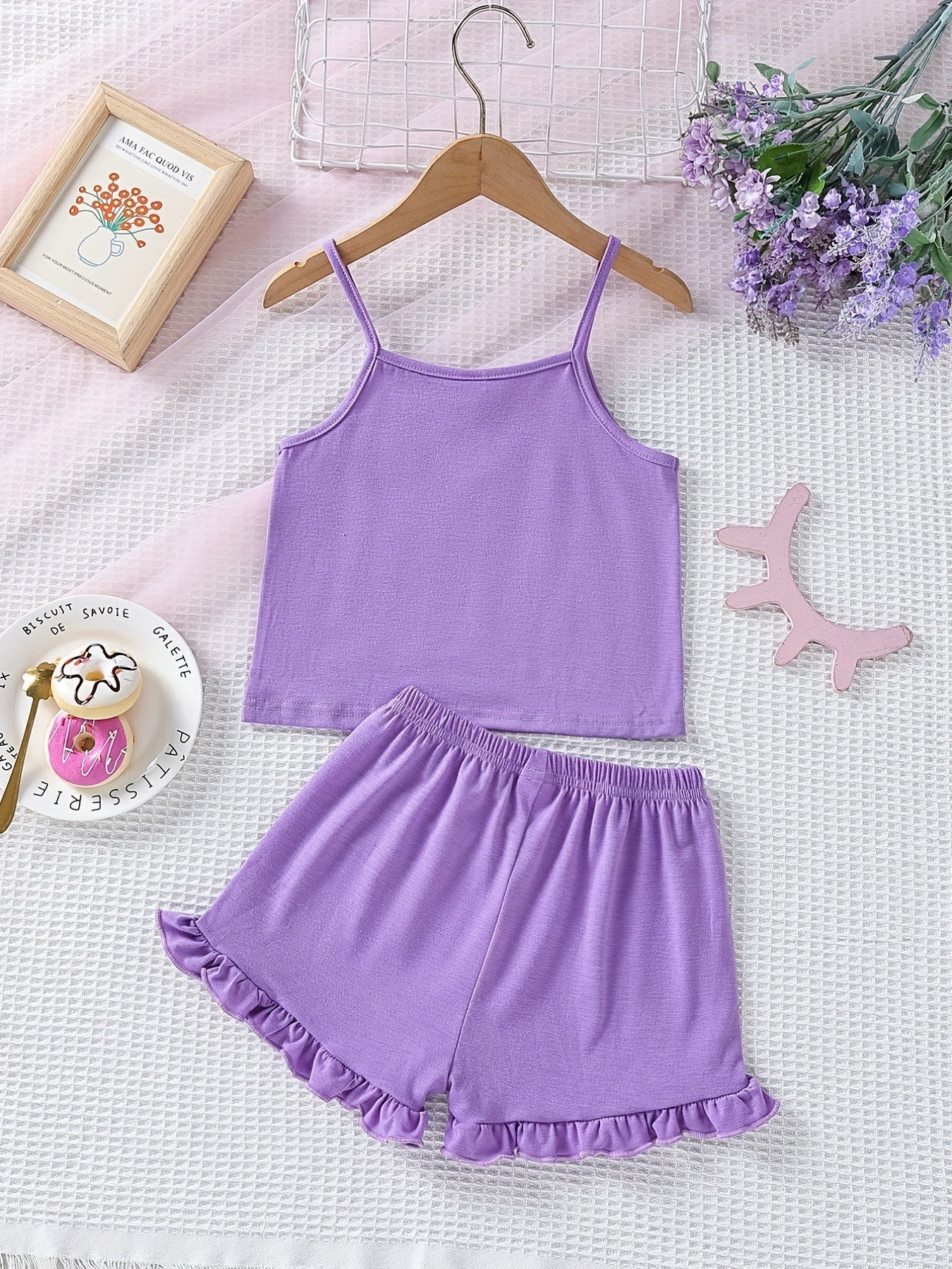 Girls Comfortable Outfit Eyelash Graphic Cami Top & Elastic Waist Ruffled Hem Shorts Set