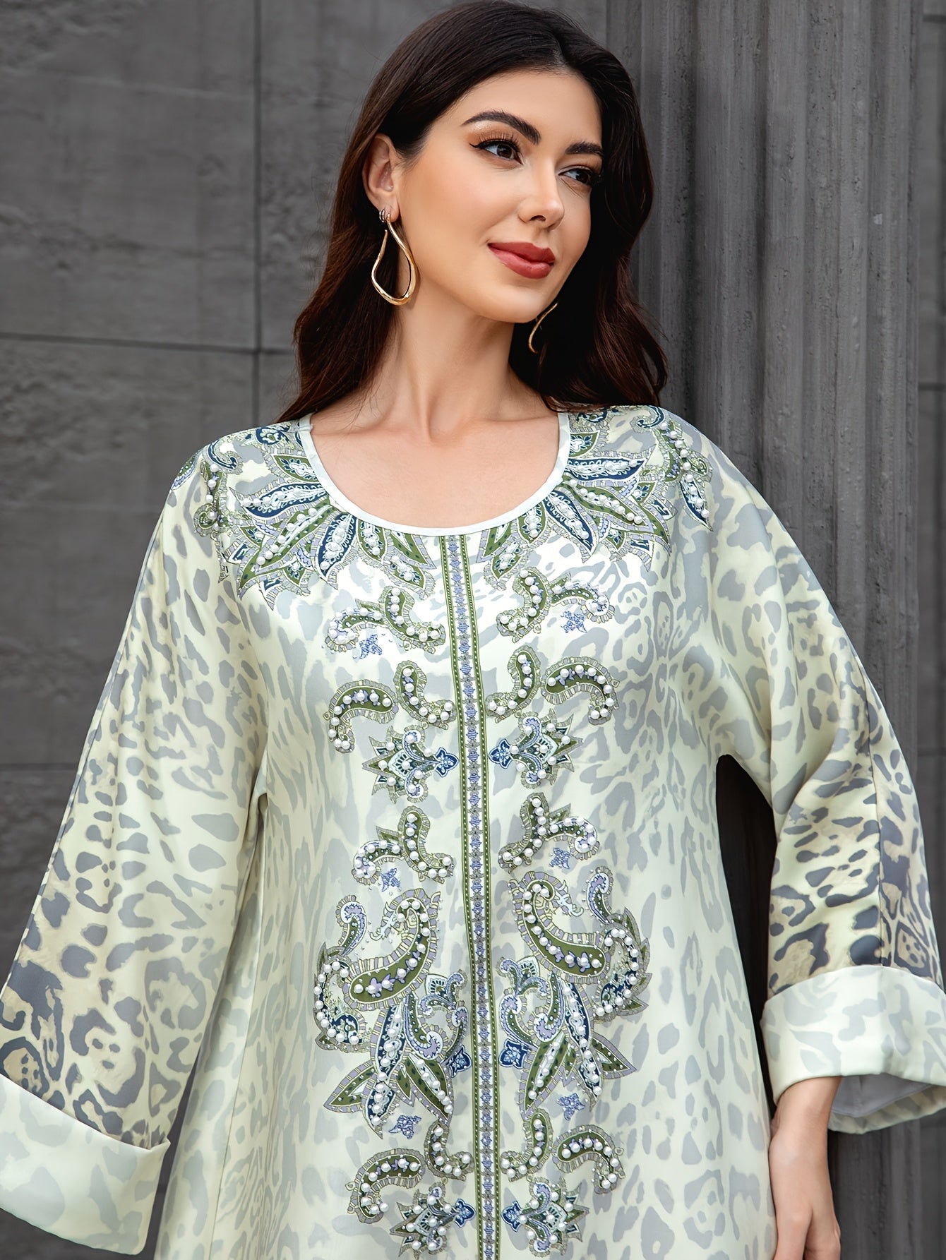 O Muslim Women's long robe for the  Arabian dress./MH