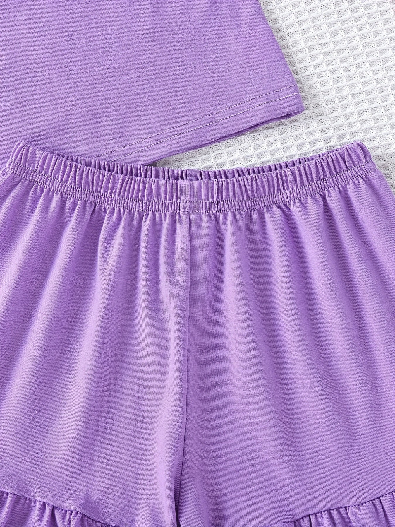 Girls Comfortable Outfit Eyelash Graphic Cami Top & Elastic Waist Ruffled Hem Shorts Set