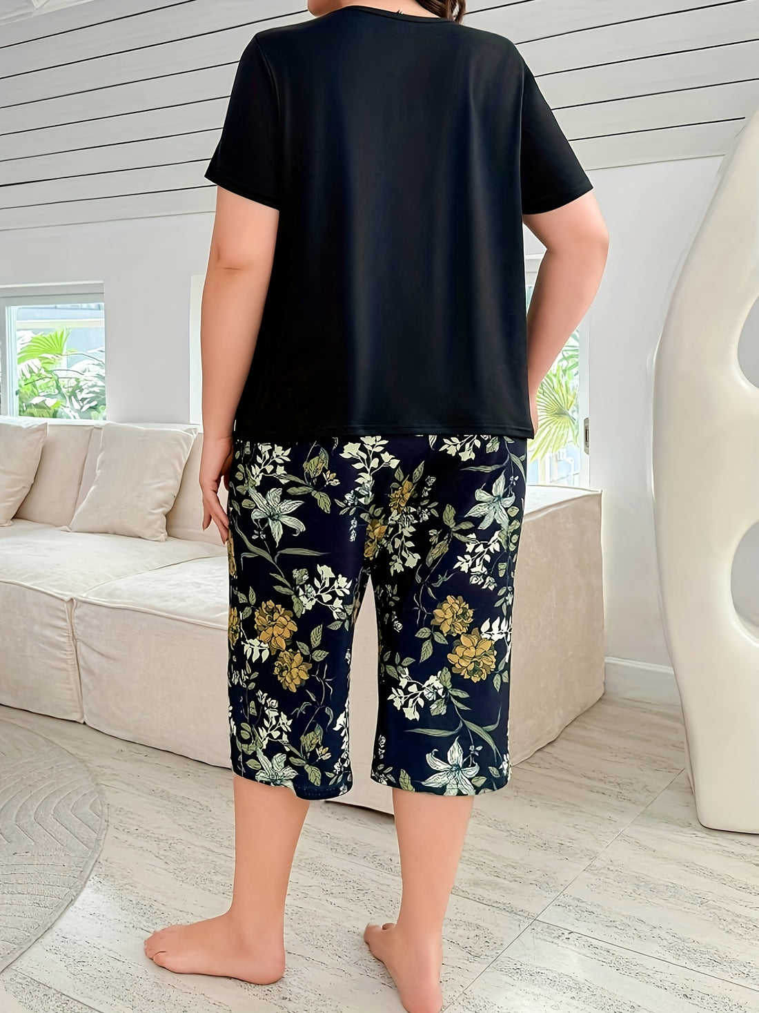 [Plus Size Pajama] Plus Size Round Neck Pocket T-Shirt And Three-Quarter Pants | Botanical Print Pajama Set